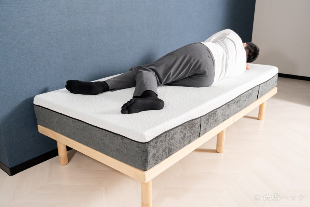 快眠タイムズマットレス3.0で寝返りを打つ筆者