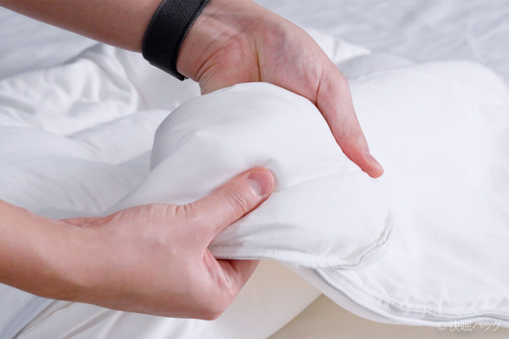 Dr.Bones Pillow（ドクターボーンズピロー）の本体カバー中綿の質感チェック